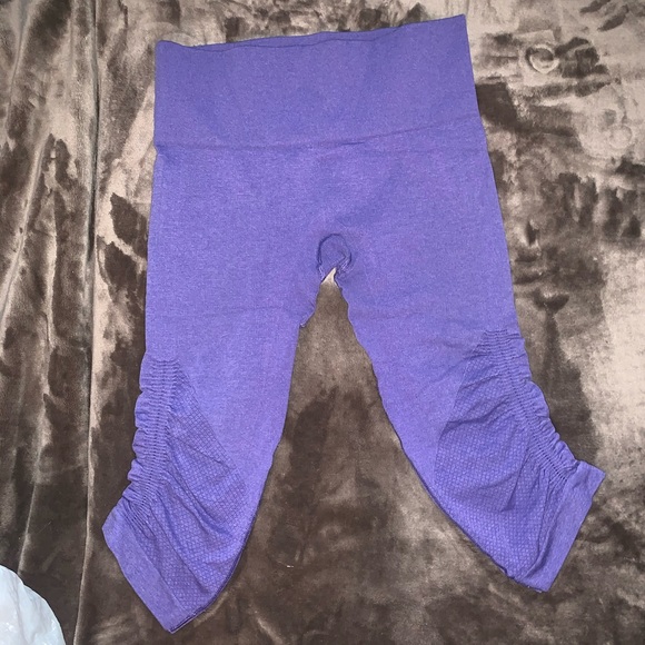 Purple lululemon cropped compression style - Picture 3 of 6